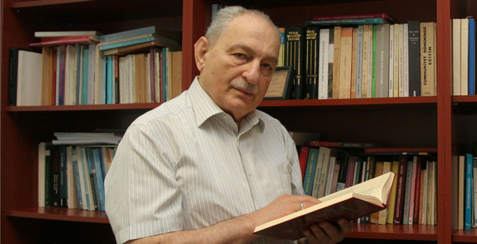 Prof.Dr.Bayraktar Bayraklı